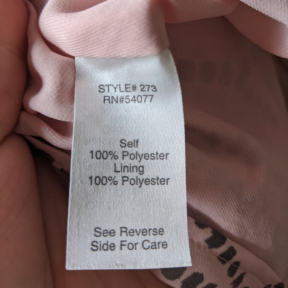🌹 CAbi V Neck Tank - Picture 5 of 7